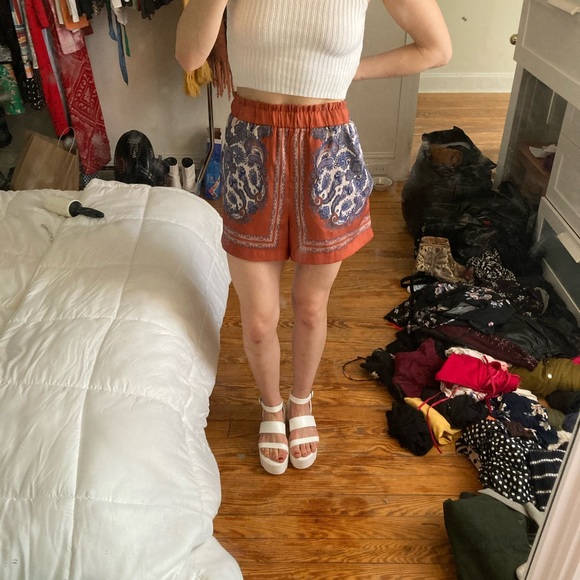 High wasted flowy shorts - Picture 2 of 5